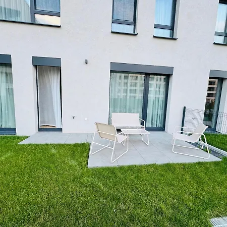 Apartment Little Rome - 2 Bedroom With Garden And Free Parking *