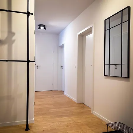 Little Rome - 2 Bedroom With Garden And Free Parking شقة