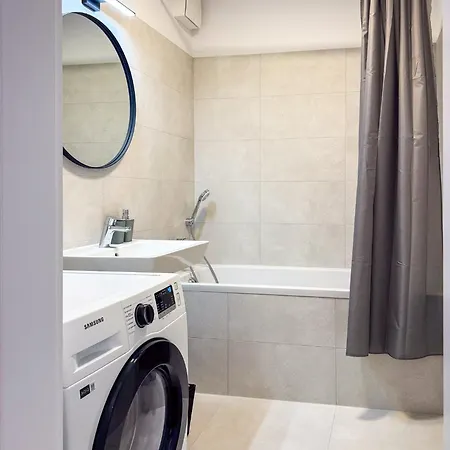 Little Rome - 2 Bedroom With Garden And Free Parking ترنافا