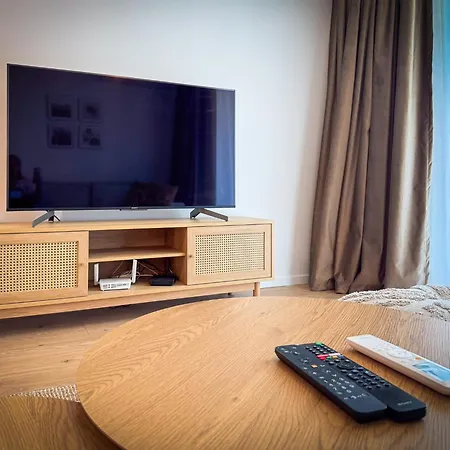 Little Rome - 2 Bedroom With Garden And Free Parking アパート トルナヴァ