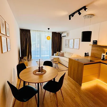 アパート Little Rome - 2 Bedroom With Garden And Free Parking トルナヴァ