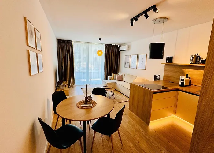 Daire Little Rome - 2 Bedroom With Garden And Free Parking Trnava