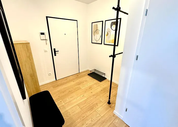 Little Rome - 2 Bedroom With Garden And Free Parking Trnava